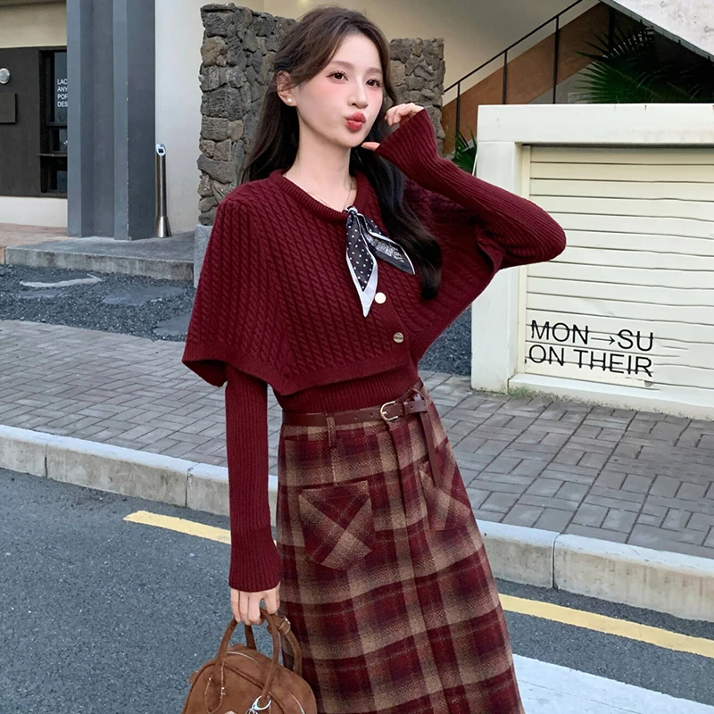 设计感洋气套装裙女2025秋冬新款针织斗篷打底衫格纹半身裙三件套