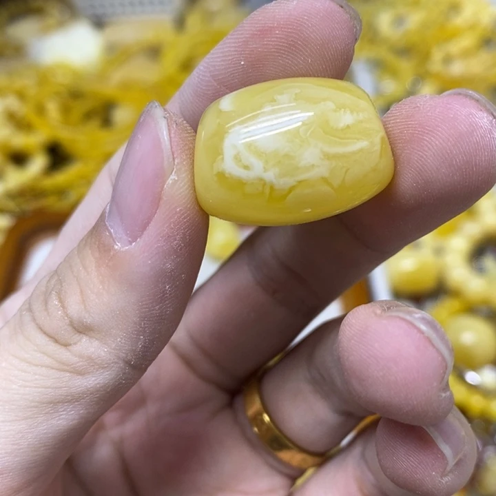 蜜蜡未镶嵌裸石吊坠