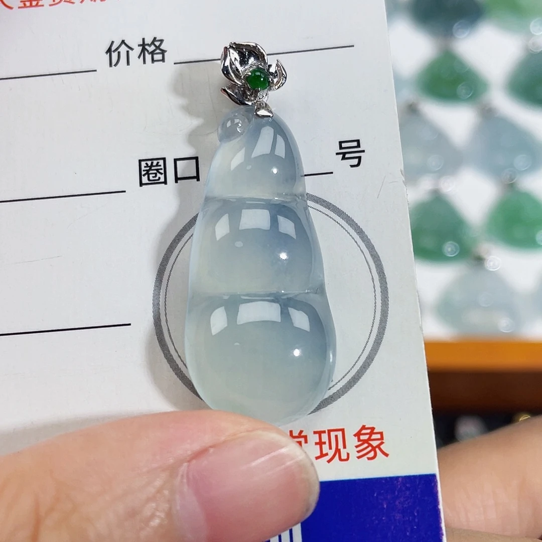 翡翠18K金镶嵌颈饰吊坠