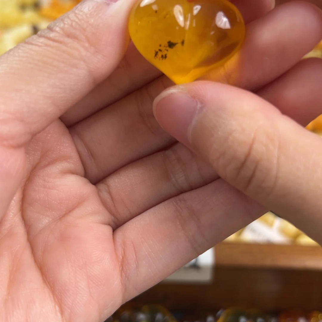 琥珀未镶嵌珠宝奇石