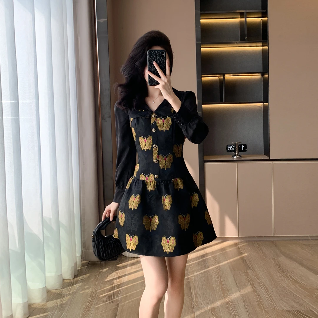 2025秋季法式显瘦连衣裙学院风黑色赫本风碎花复古印花气质收腰裙