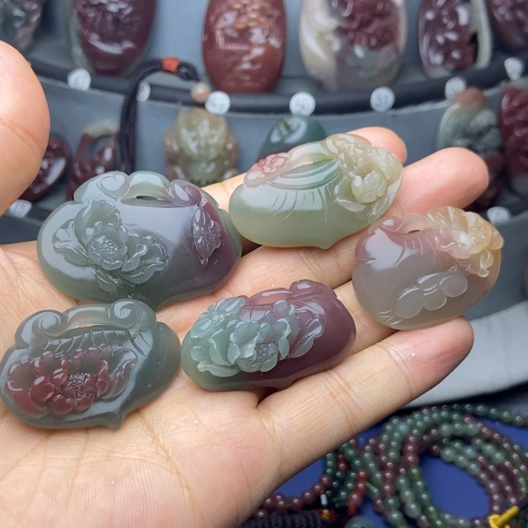 小***喜玛瑙/玉髓未镶嵌颈饰
