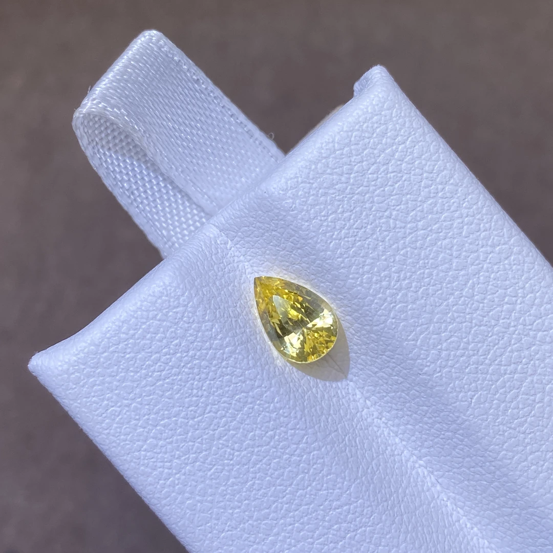 22H868 有烧黄色蓝宝石 1.16克拉