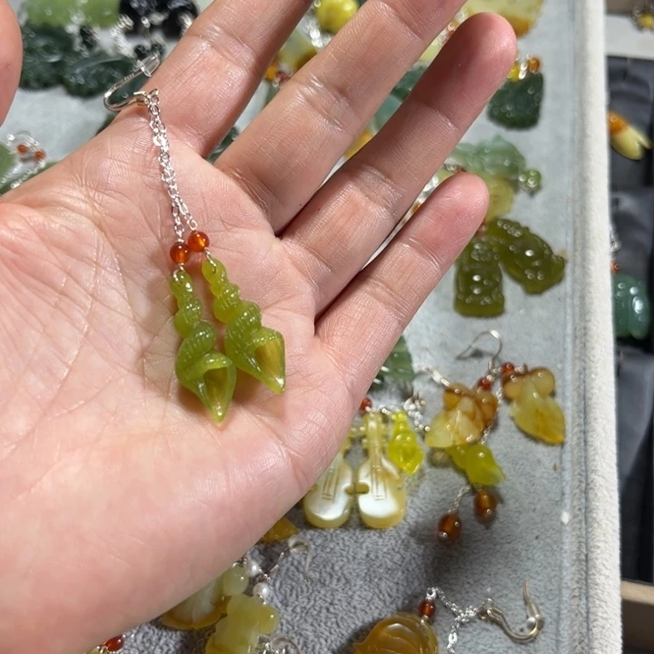 蛇纹石玉耳饰未镶嵌