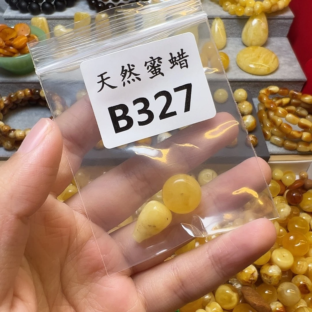梦***家蜜蜡未镶嵌裸石327号，13+mm