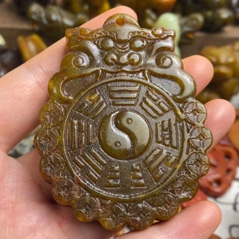 蛇纹石玉未镶嵌颈饰