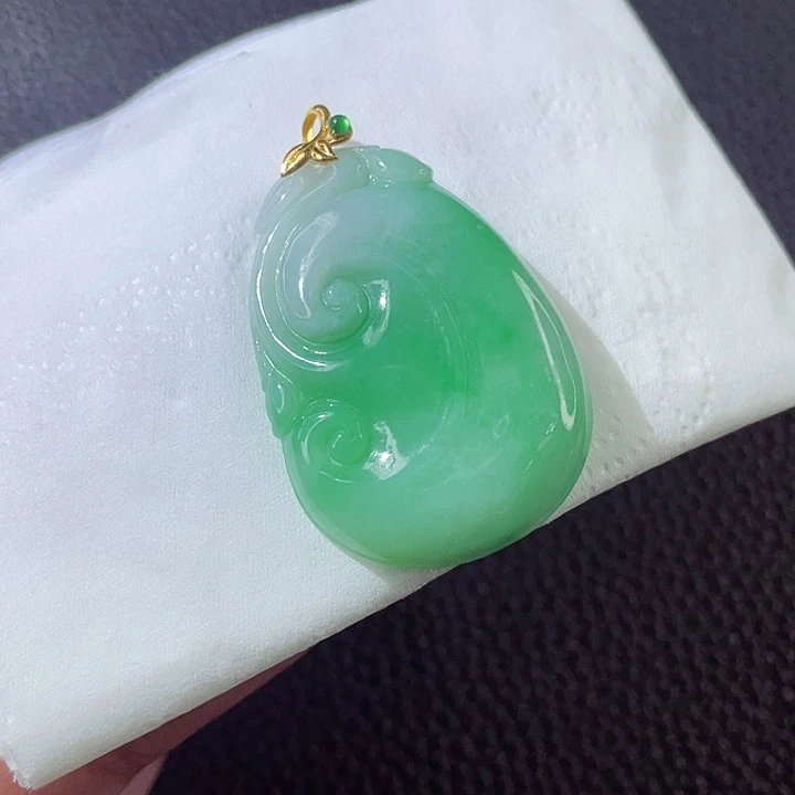 翡翠颈饰18K金镶嵌翡翠