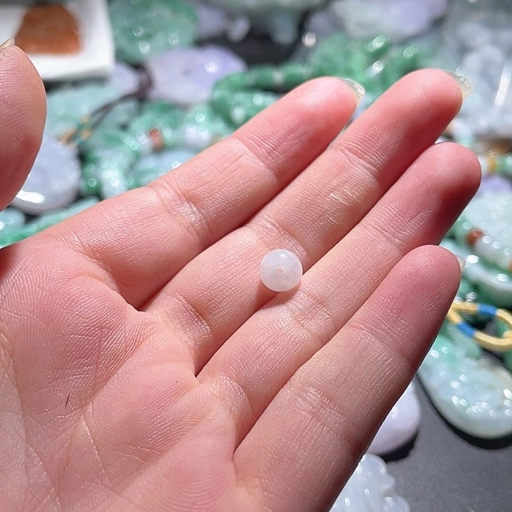 翡翠未镶嵌颈饰?****?天