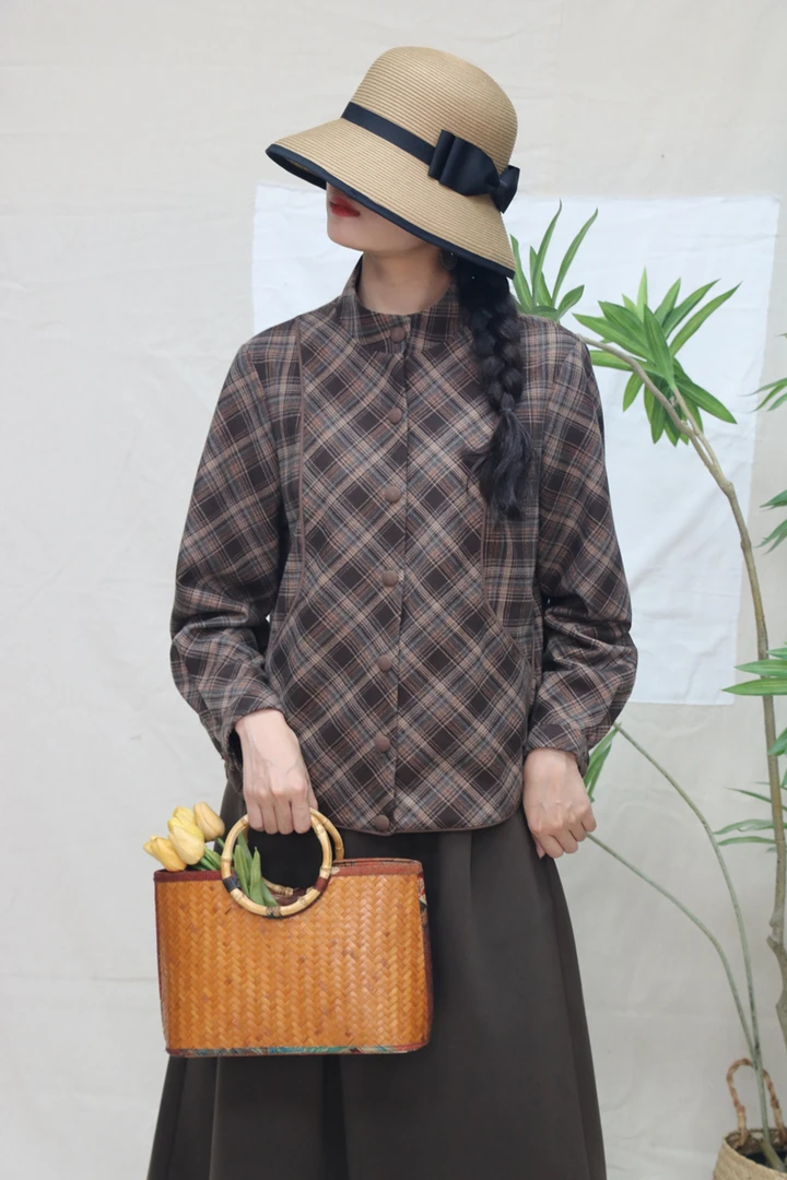 熹泮2025秋新{秋岚格调}百搭格纹外套女文艺复古设计小立领外套