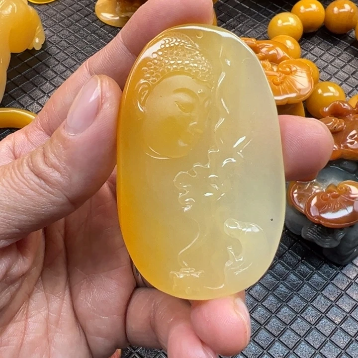 石英质玉（黄龙玉）颈饰未镶嵌