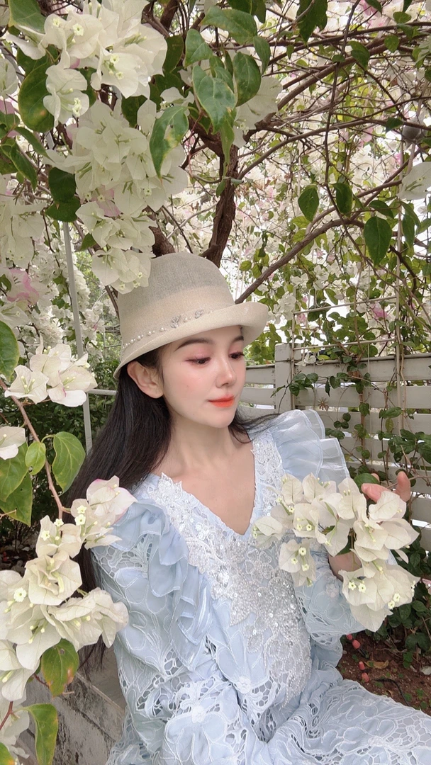 安霓王妃【蕙质兰心】设计师原创高奢私服V领镂空绣花亮片连衣裙