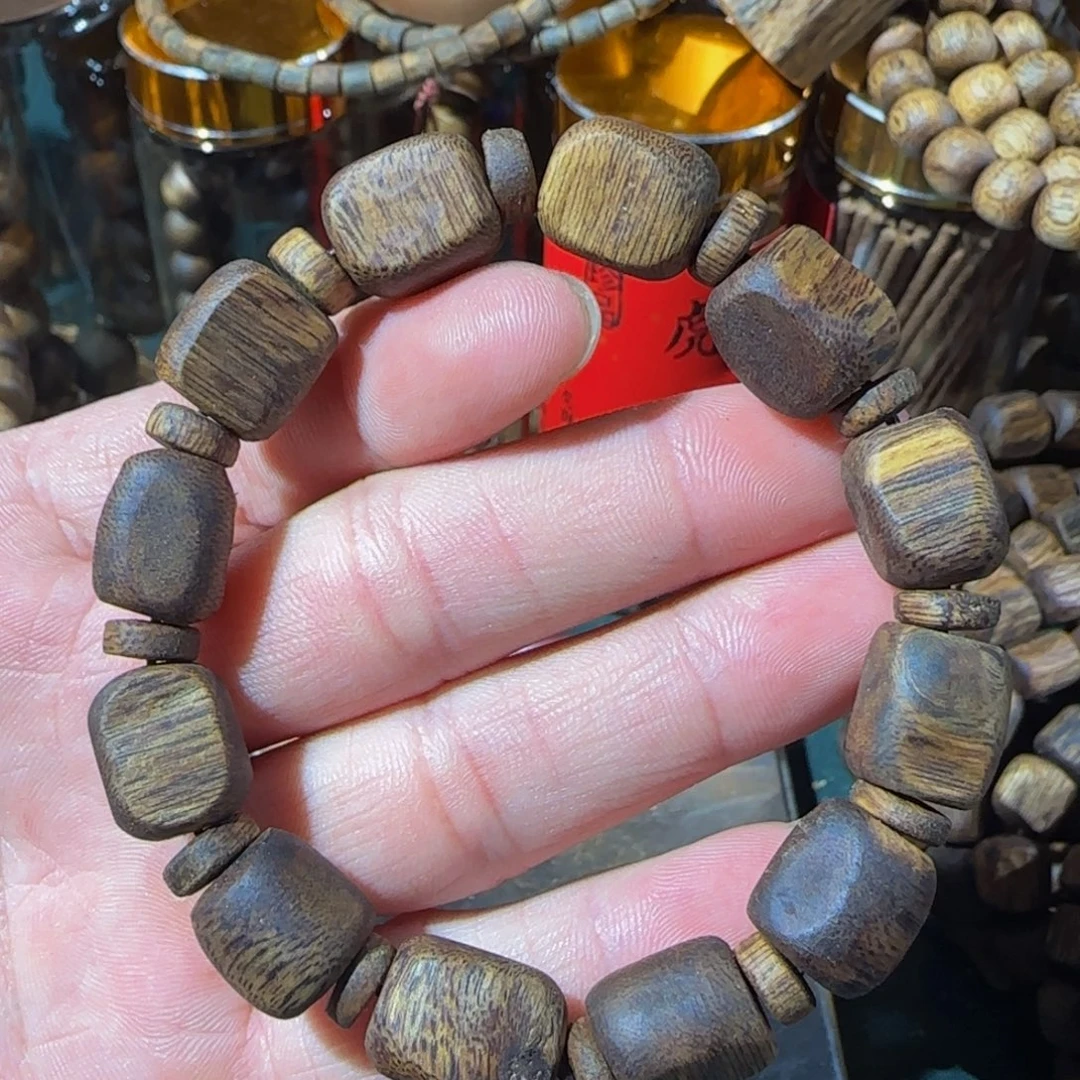 沉香沉香碎屑/红骨凹深随形11克➕