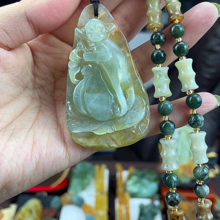 蛇纹石玉未镶嵌颈饰