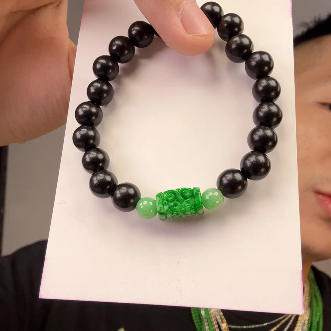翡翠未镶嵌挂件一件