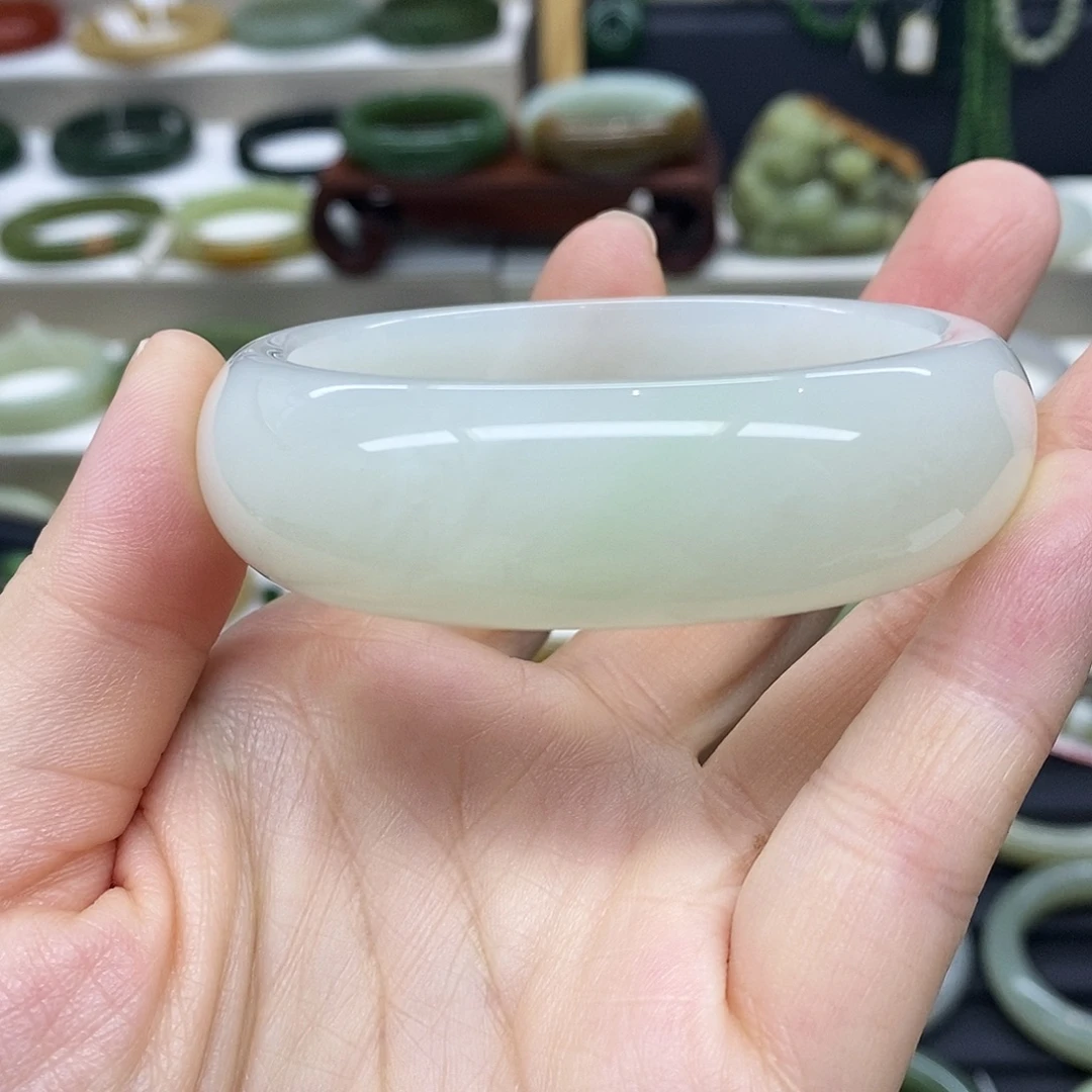 和田玉未镶嵌手镯