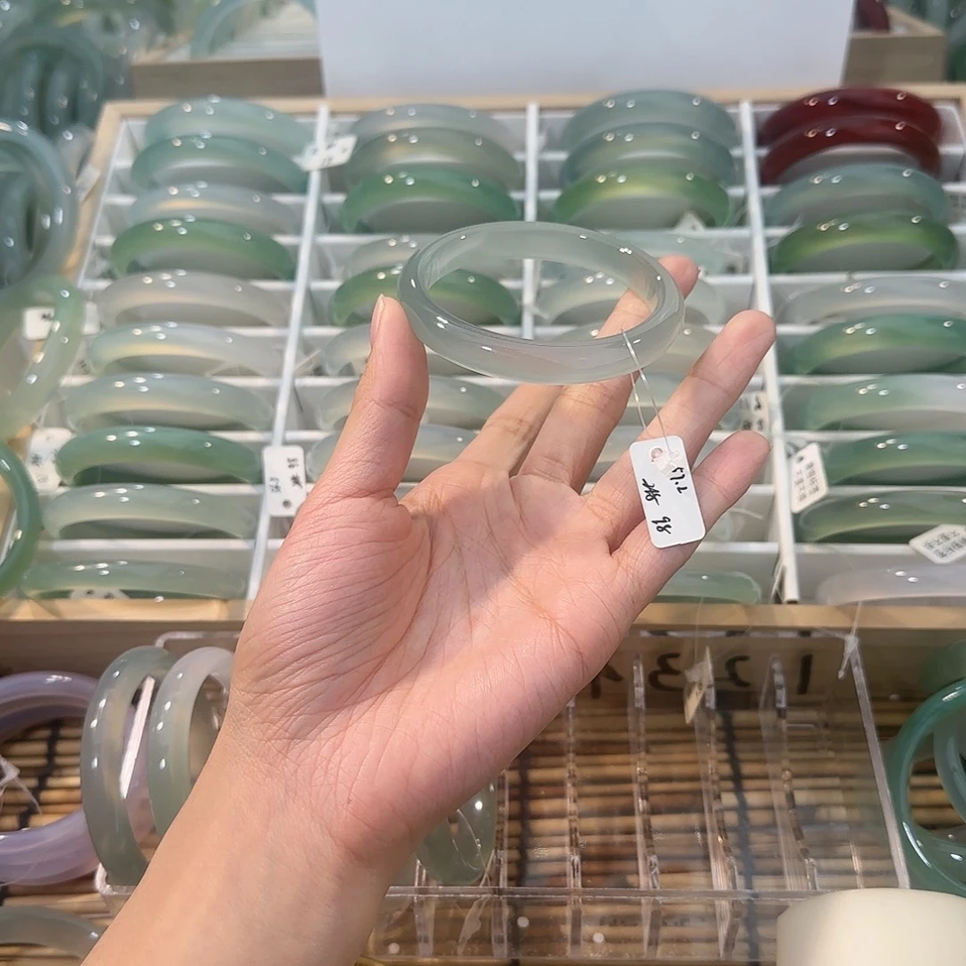 玛瑙/玉髓未镶嵌手镯圈口57.2