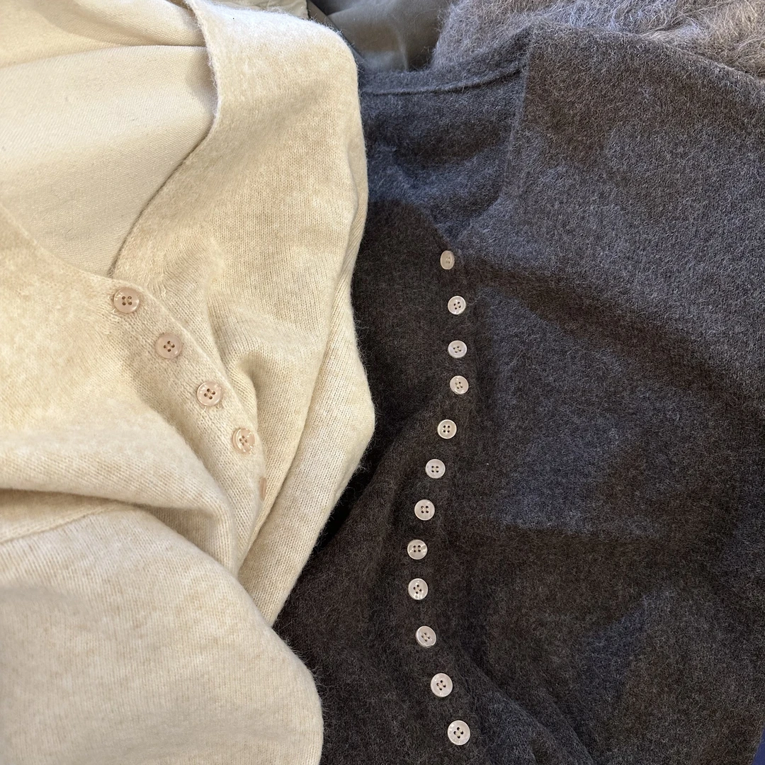 中袖V领针织衫 百搭慵懒宽松型V领针织显瘦气质