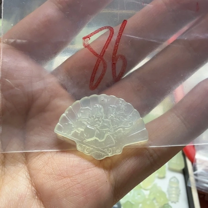 透闪石-蛇纹石玉吊坠未镶嵌