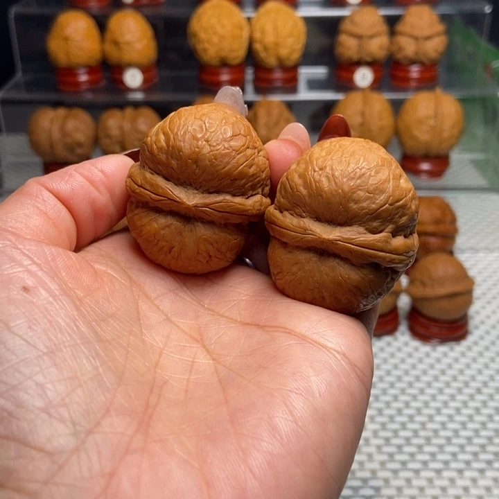 文玩核桃把件15两炸