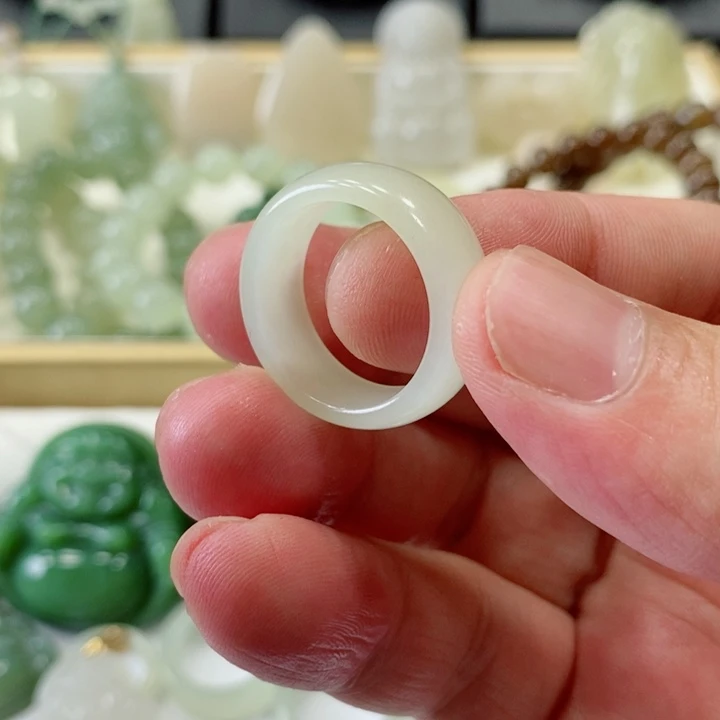 夏***天和田玉戒指未镶嵌