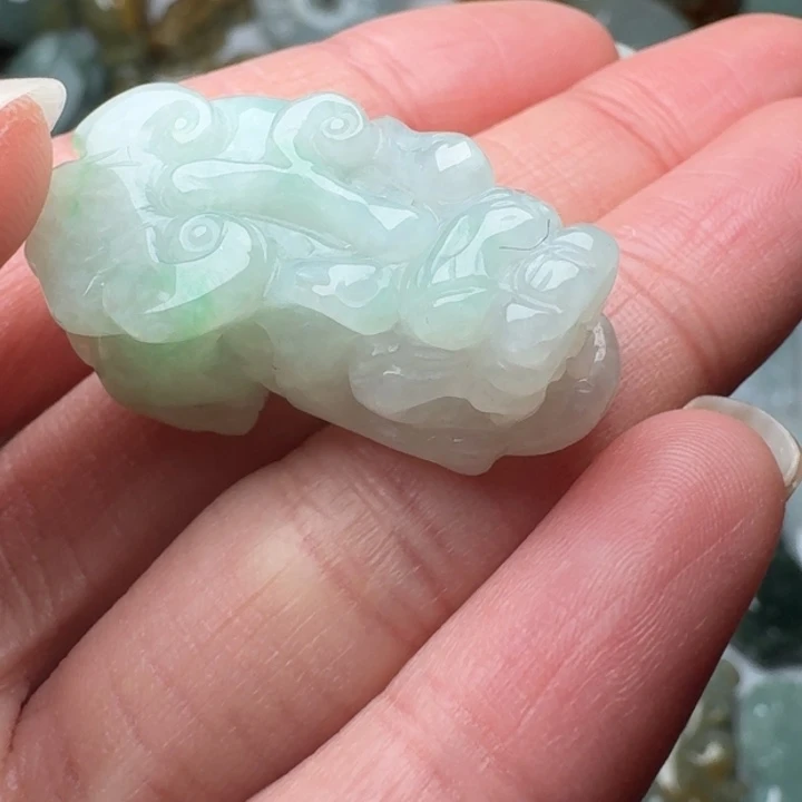 翡翠未镶嵌颈饰貔貅