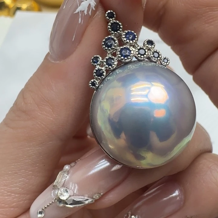 18K金镶嵌拼合珍珠（马贝珠）颈饰