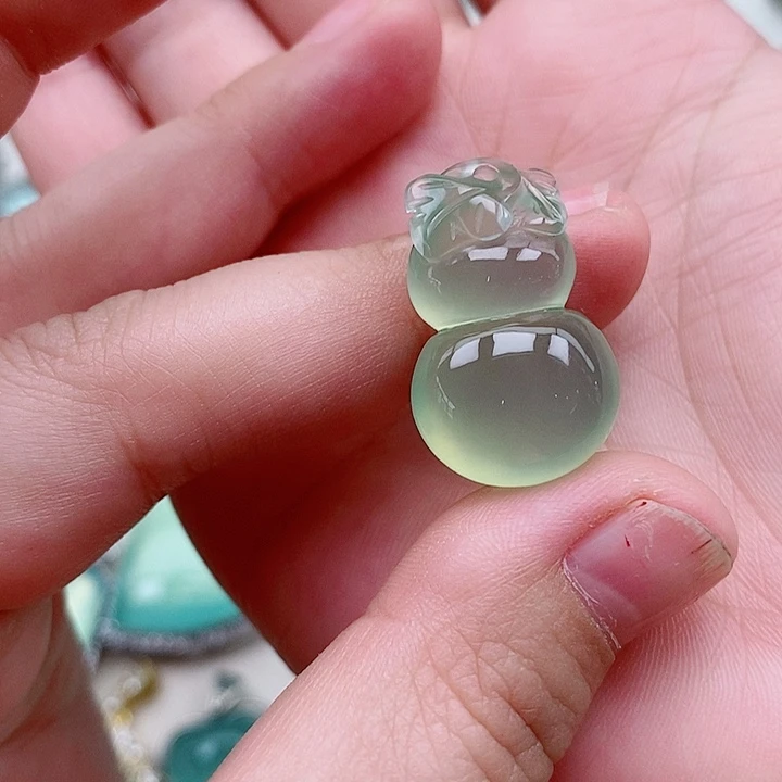 蛇纹石玉吊坠未镶嵌旭*