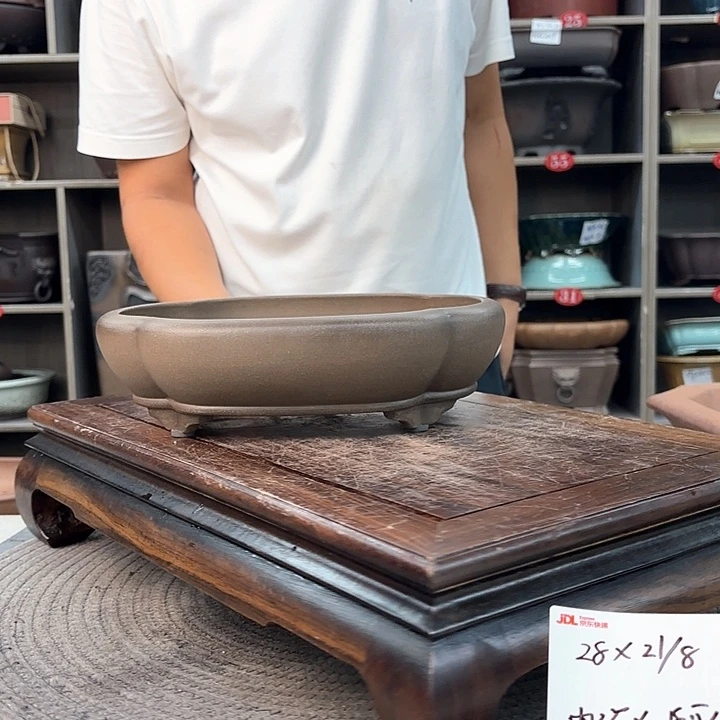 紫砂花盆赏**茗紫砂的颜色很好看