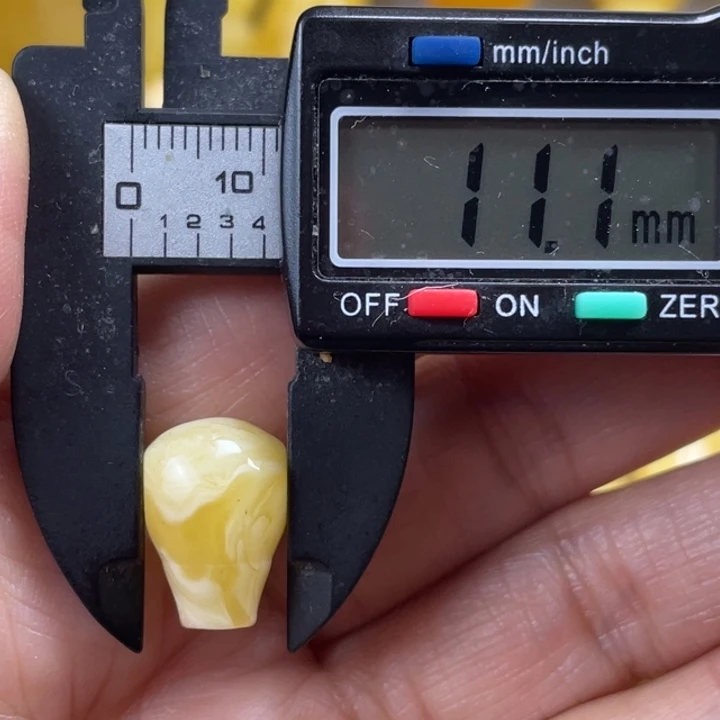 蜜蜡未镶嵌裸石11杂