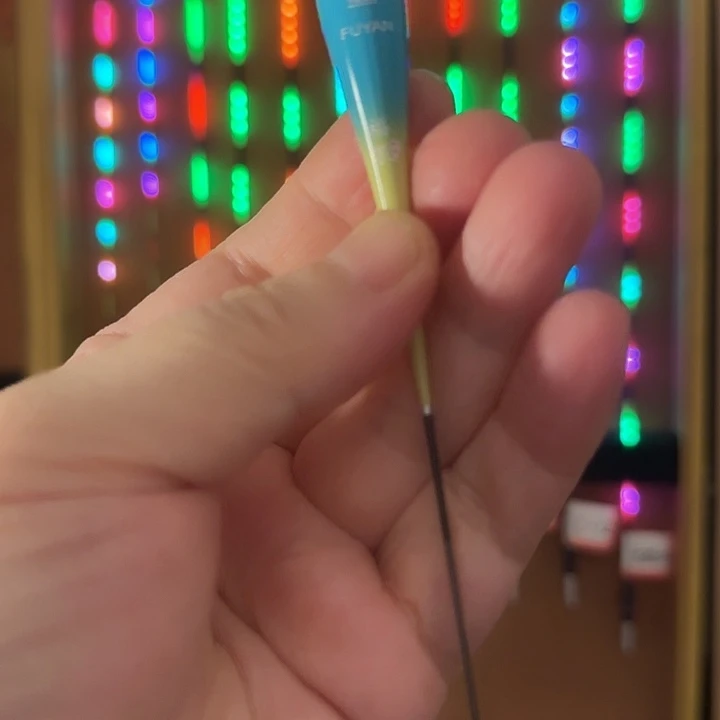 清***心茅草316. 福眼2.5长60尾C2颜色红绿