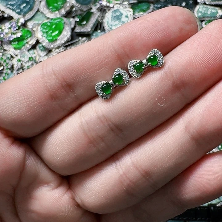 翡翠颈饰未镶嵌天然A货翡翠放漏