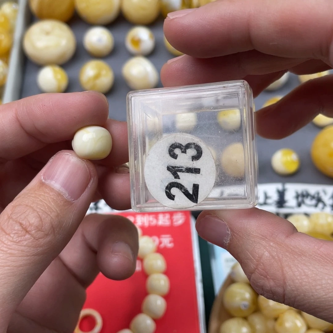 蜜蜡珠宝奇石未镶嵌