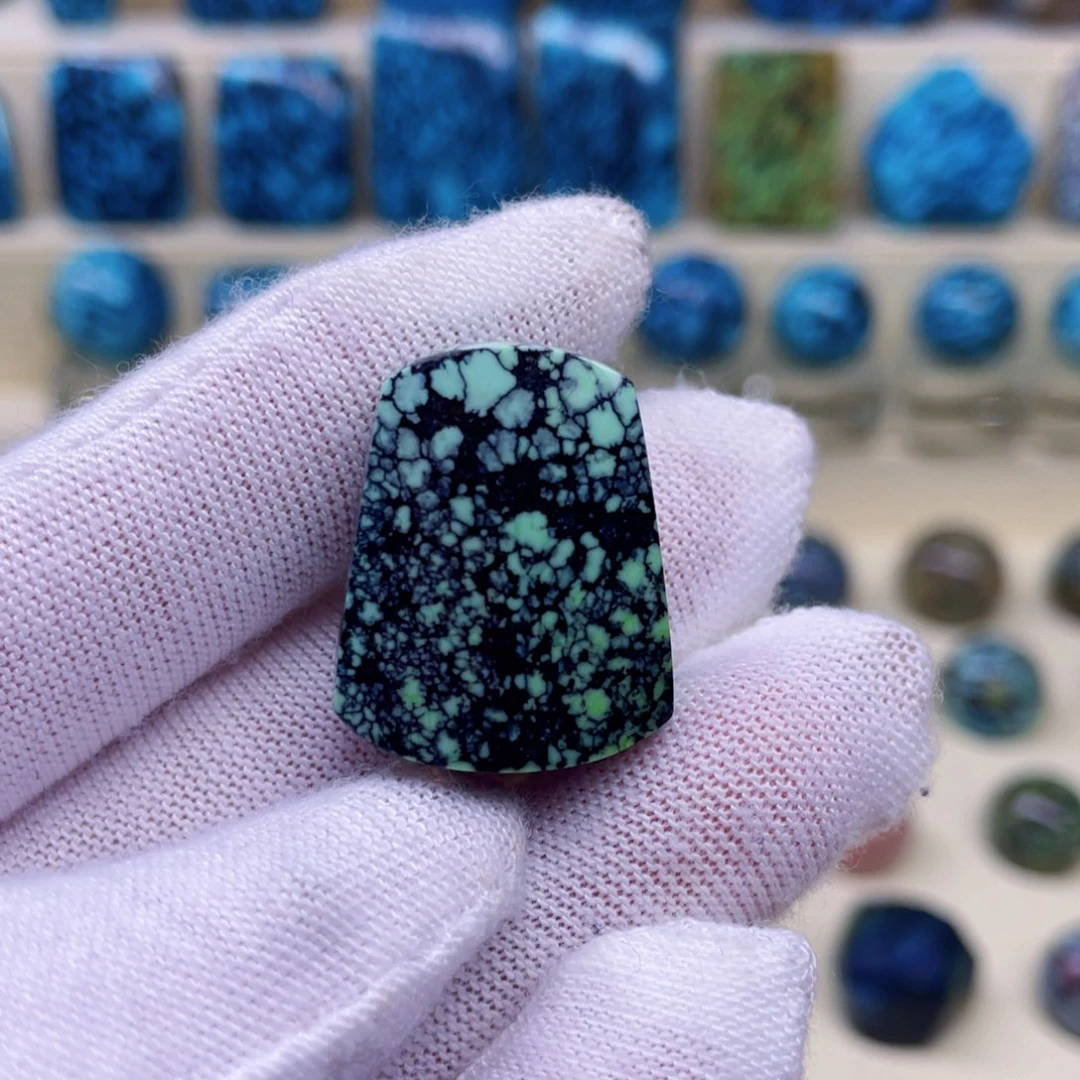 绿松石未镶嵌颈饰