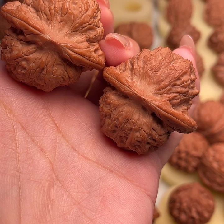 小***魔吊坠文玩核桃血麒麟40