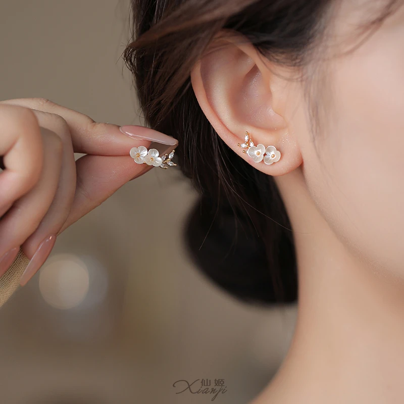 铜合金耳饰 00008 一排式白色花朵耳环925银针2025新款耳钉耳饰