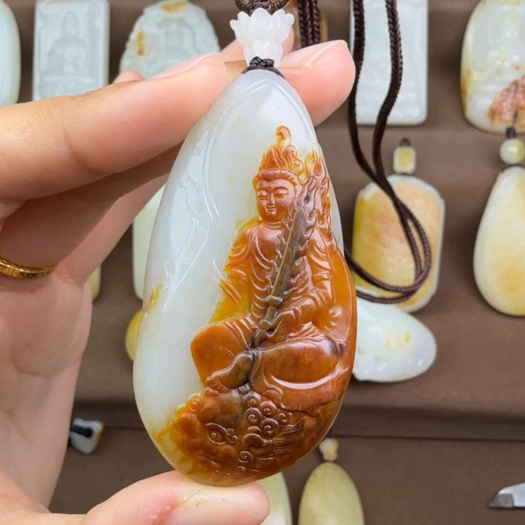 明***了颈饰未镶嵌和田玉