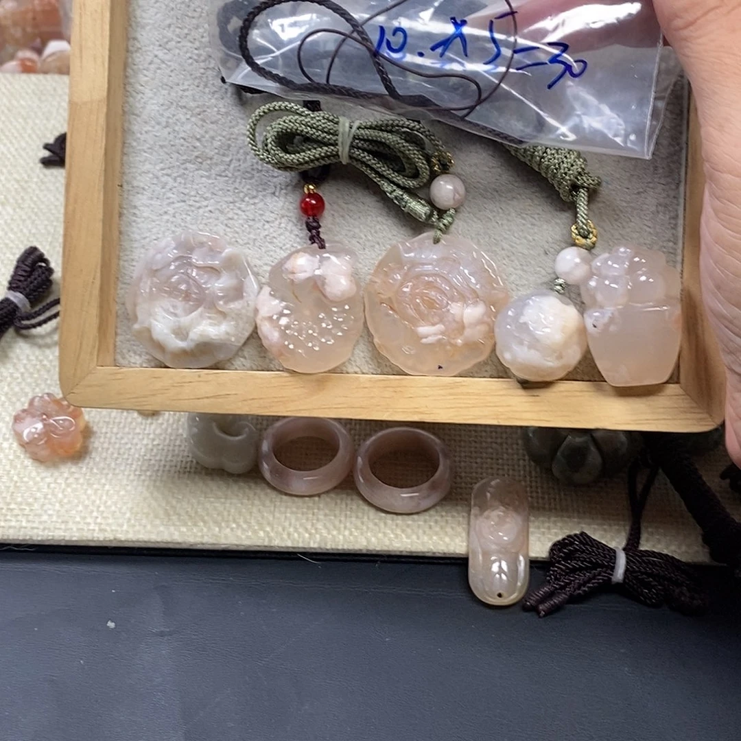 天***镜玛瑙/玉髓未镶嵌颈饰