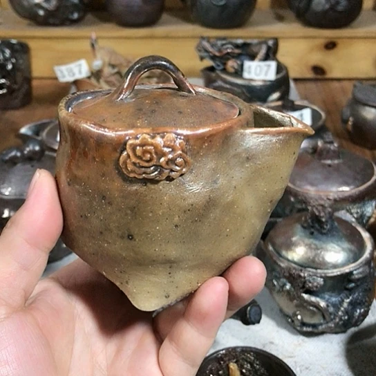 瓷片微瑕的三足宝瓶