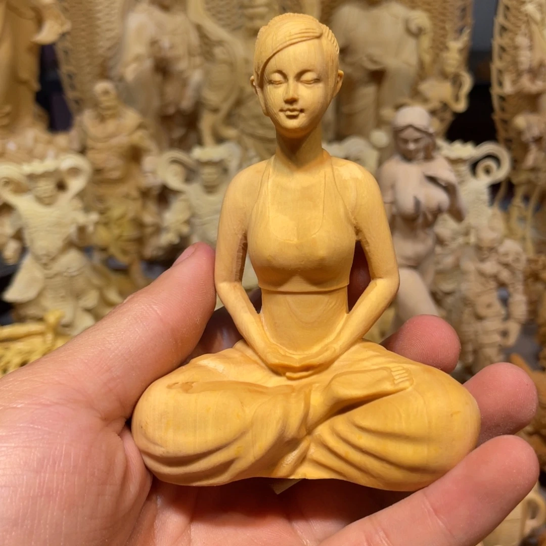 黄杨木小瑕疵瑜伽女