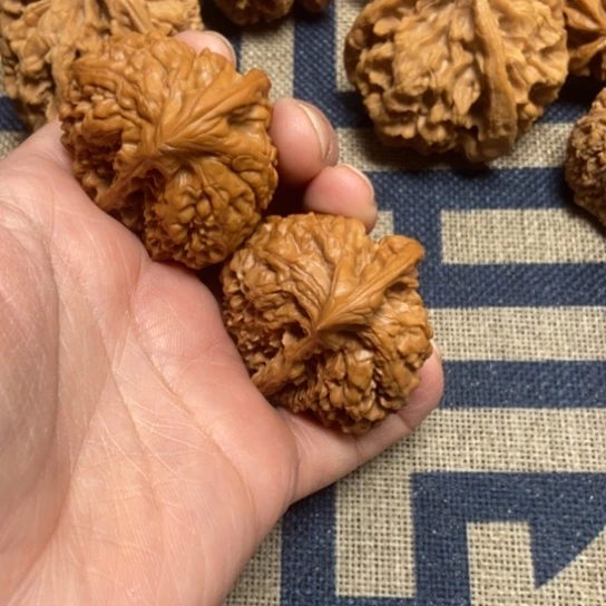 吊坠文玩核桃座山雕半壁