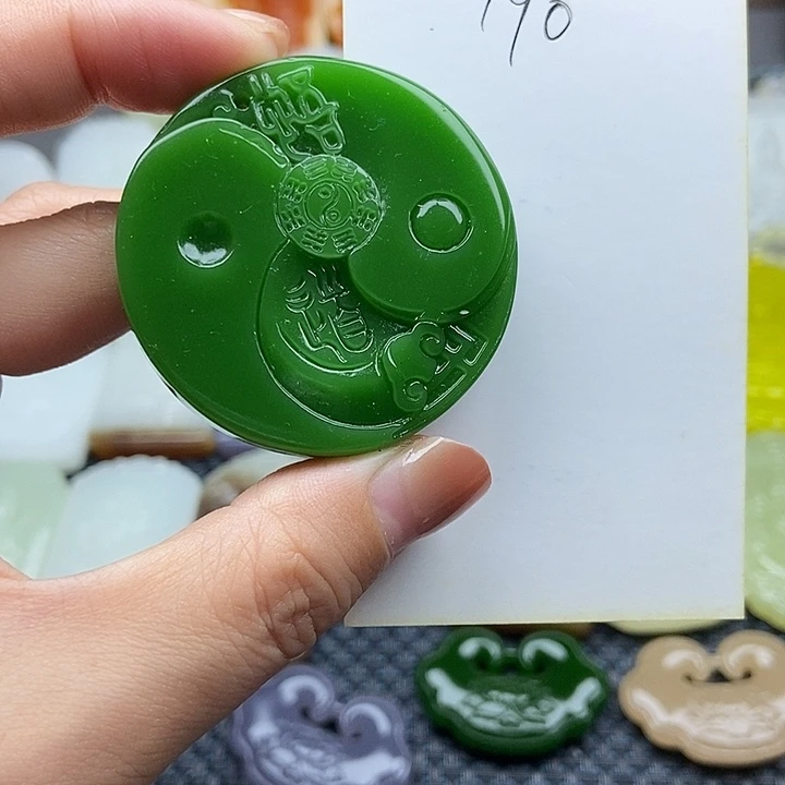 石英岩玉合金颈饰