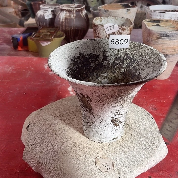 摆件高15，口19，有孔，5809