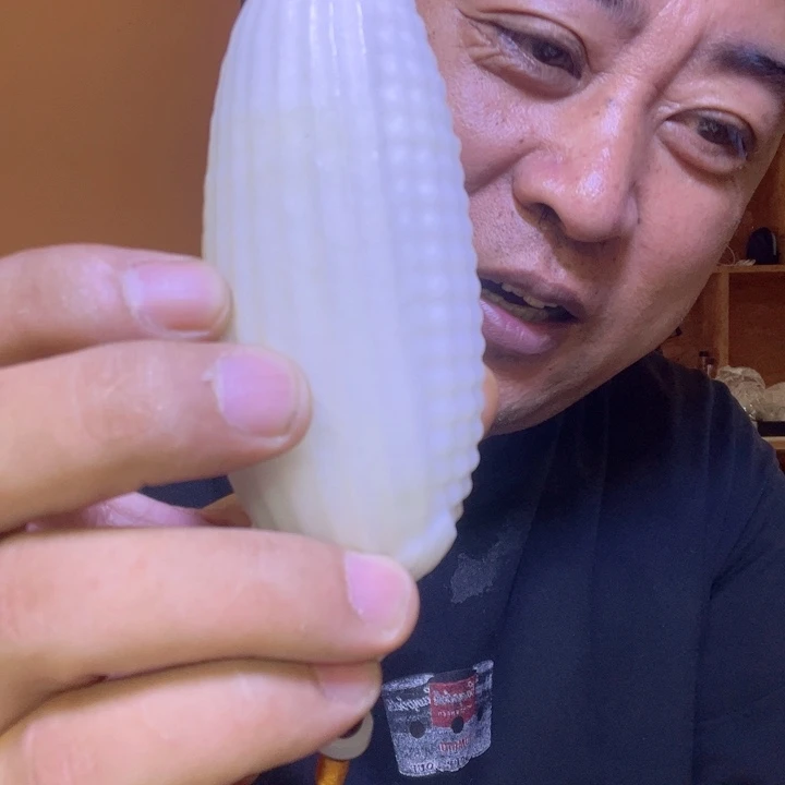 开***。蛇纹石玉未镶嵌颈饰