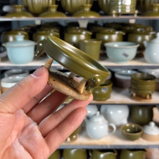 杯三足小笔洗茶叶末