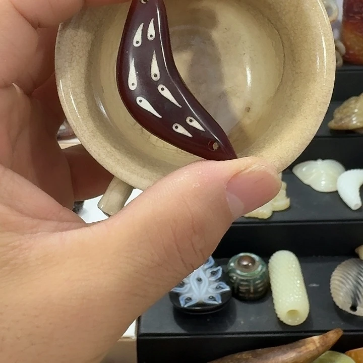 瓷片瓷自顾自的一个人