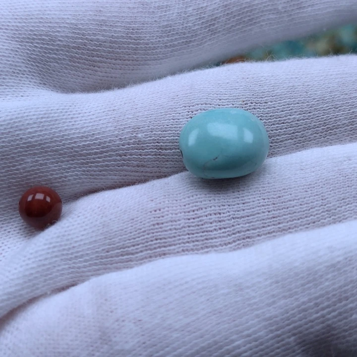 面***面南红玛瑙未镶嵌珠宝奇石