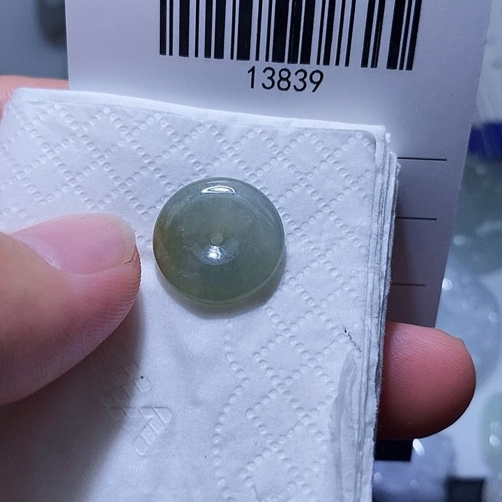 翡翠未镶嵌颈饰天光墟翡翠市场现金代购