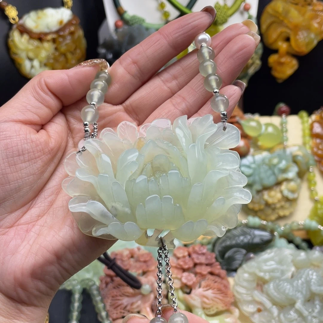 未镶嵌蛇纹石玉颈饰