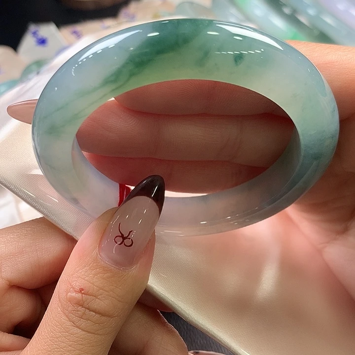 翡翠未镶嵌手镯9号 冰胶起光0包容