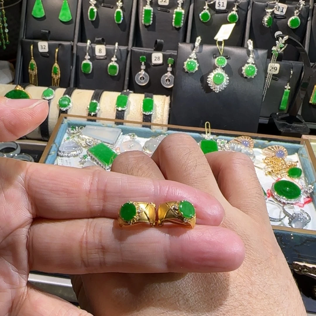 翡翠18K金镶嵌颈饰耳包